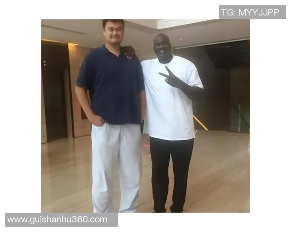 姚明的传奇身高与篮球梦想交织的夸张人生旅程